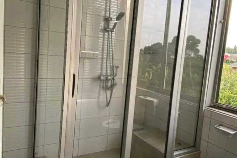 shower cabins installation and maintenance services (5)